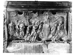 Der Titusbogen, Detail der Tempelschätze, die nach der Plünderung Jerusalems im Jahr 70 n. Chr. getragen werden, 81 n. Chr. (Detail)