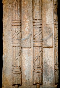 Basrelief, das ein Liktorbündel der Kaiserzeit darstellt (Symbole der römischen Macht) Rom, Museo nazionale romano. (Fascio Littorio) von Roman Roman