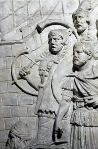 Römische Kunst: Römische Krieger während des ersten Krieges in Dakien. Abguss von 1862, der die Basreliefs der Trajanssäule (Colonna Traiana) in Rom reproduziert, erbaut während der Herrschaft von Kaiser Trajan (53-117). Die Trajanssäule erinnert an die