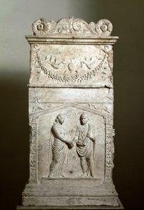 Römische Kunst: Grabaltar, der die Szene einer Hochzeit (Junctio dextrarum) darstellt - Flachrelief - Rom, Museo Nazionale Romano von Roman Roman