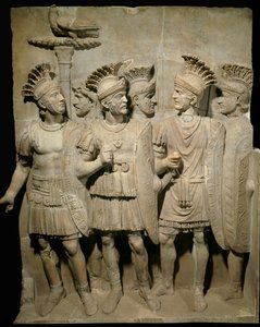 Römische Kunst: Marmorrelief, das die Prätorianergarde, Legionäre und Elitesoldaten darstellt