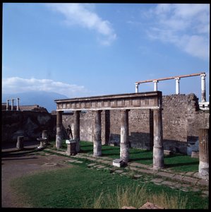 Römische Kunst: Ansicht des Tempels des Apollo auf der archäologischen Stätte von Pompeji (4. Jahrhundert v. Chr. - 2. Jahrhundert v. Chr.), Italien