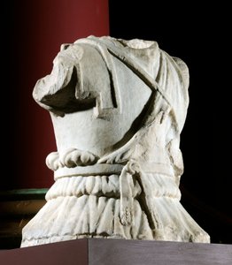Skulptierter Torso eines Kavalleristen (Marmor) von Roman Roman