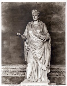 Statue einer Vestalin oder Priesterin des Romulus (Marmor)