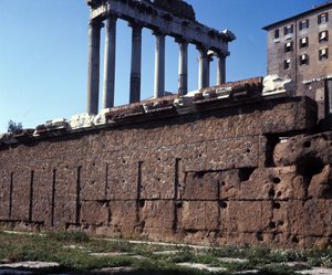 Die Rostra des Römischen Forums. Rom von Roman Roman