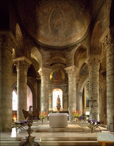 Romanische Kunst: Innenansicht der Kirche Notre Dame (Notre-Dame) la Grand, Poitiers (Wien) von Romanesque