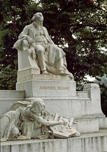 Denkmal zu Ehren des deutschen Komponisten Johannes Brahms (1833-1897)