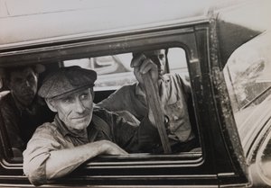 Ohne Titel (Männer im Lastwagen)