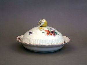 Terrine aus dem kaiserlichen Porzellan-Dinner-Service, Kaiserliche Porzellanmanufaktur, 1775-1780