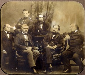 Leo Tolstoi und Dmitri Grigorowitsch - Sitzend, Iwan Alexandrowitsch Gontscharow, Iwan Sergejewitsch Turgenew, Alexander Wassiljewitsch Druschinin und Al
