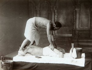 Das orientalische Bad. Massage. Albumin Foto von Dmitri Ivanovich Yermakov (1845-1916) von Russian Photographer