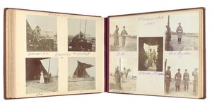 Die russische kaiserliche Familie, Seite aus einem Fotoalbum, ca. 1897-99 von Russian Photographer