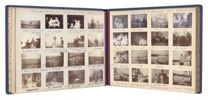 Die russische kaiserliche Familie, Seite aus einem Fotoalbum, ca. 1897-99 (s/w Foto)