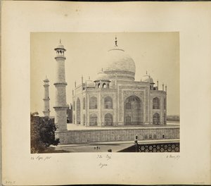 Agra; Der Taj, von der Ecke des Hofes von Samuel Bourne