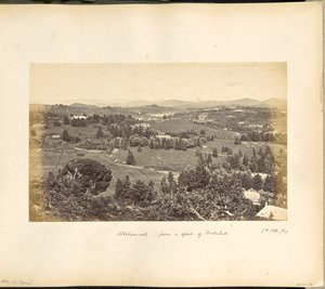 Ootacamund; Gesamtansicht nach Osten von oberhalb des Sylk