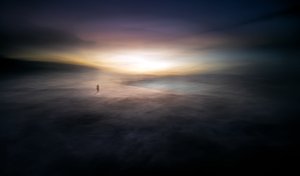 Einsame Figur Goldener Horizont
