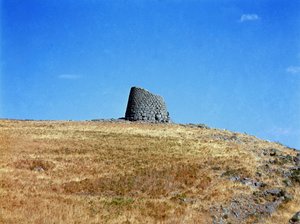 Nuragische Kultur (Nuraghi) Sardinien: Ruinen der nuragischen Stadt auf dem megalithischen Gelände von Macomer: einer der nuragischen Türme. Macomer, Sardinien, Italien von Sardinia Nuragic Civilization