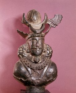 Büste eines sassanidischen Königs in Bronze, er trägt das königliche Outfit mit einer Frisur, die von Mondsicheln unterstützt wird. 6.-7. Jahrhundert. E. Borowski Sammlung