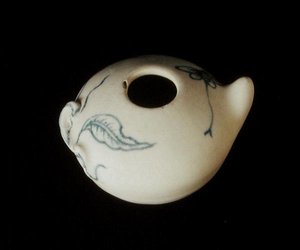 Blau-weißer Wasserbehälter in Form eines Pfirsichs, aus Annan von School Chinese