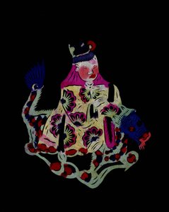 Chinesischer Gott reitet auf einem Drachen. Scherenschnitt, chinesische Volkskunst, Peking.