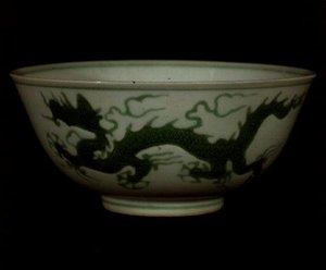 Ming grüner Drachen-Schüssel, Hong-hsi-Periode, ca. 1425-35