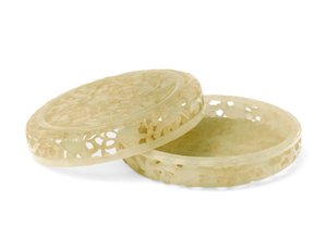 Durchbrochener zweiteiliger runder Parfumbehälter (weißer Jade) von School Chinese