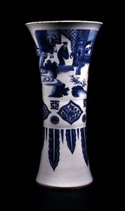 Vase mit drei Registern, Darstellung einer Landschaft, Rautenpaneele und absteigende Lappen von School Chinese