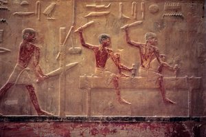 Altes Ägypten, Wandmalerei, Mastaba/Grab des Ti, Saqqara, 5. Dynastie, Zimmerleute sägen und hämmern, Balken formen