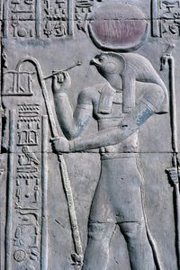 Altes Ägypten, Wandmalerei/Gravur, Horus schreibt auf Papyrusrolle, Tempel von Sebek und Horus, Kom Ombo (Foto)