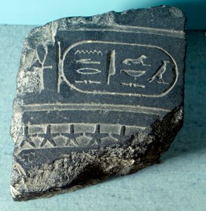 Ägyptische Antike: Fragment einer ägyptischen Wasseruhr (Clepsydra) mit Kartusche. Ptolemäische Zeit. Paris, Louvre von School Egyptian