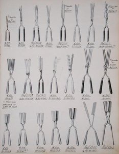 Lockenstab, aus einem Warenkatalog für Haushaltswaren und Zubehör, ca. 1890-1910 (Farblithografie) von School English