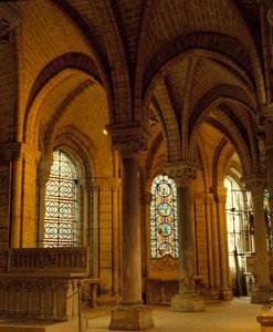 Gotische Kunst: Gewölbeschlüssel und Rippen, Umgang der Basilika von Saint Denis (Saint Denis)