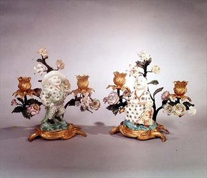 Paar Mennecy-Figuren eines Zwergs und eines Magots