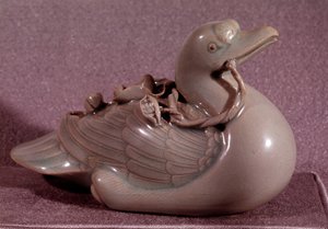Koreanische Kunst: Gießgefäß in Form einer Ente. Koryo-Periode, spätes 12. Jahrhundert. Hyung Pil Chun Sammlung