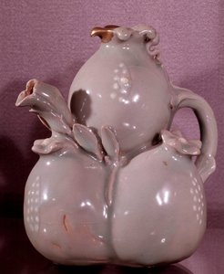 Koreanische Kunst: Weinkrug in Form von Granatäpfeln. Koryo-Periode (11.-12. Jahrhundert). Museum der Schönen Künste, Duksoo-Palast, Korea