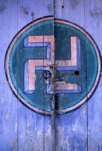 Symbol des Buddhismus an einem der Tore des Tempels "Tongdosa" in der Region Pusan, Korea