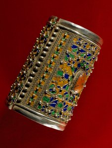 Armband aus Koralle, Silber und Emaille, Marokko von School Moroccan