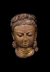 Repoussé-Maske von Shiva Ardhanarishvara, ca. 11. Jahrhundert von School Nepalese