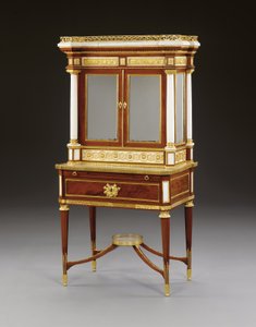 Ein russischer Ormolu-montierter weißer Marmor- und Mahagoni-Bonheur du jour, ca. 1790