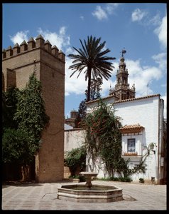 Almohadische Kunst: Ansicht der Giralda, ehemaliges Minarett, das in einen Glockenturm umgewandelt wurde