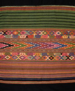 Detail des Tai Lu Stoffes von School Thai