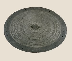 Detail der Oberseite einer Dong Son Trommel, 2.-1. Jahrhundert v. Chr. (Bronze) von School Vietnamese