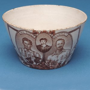 England gegen Schottland Souvenierschale (Keramik) von Scottish School