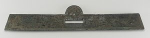 Mögliche Wagenbeschläge mit fünf Schlaufen zur Befestigung am Rücken (Bronze)