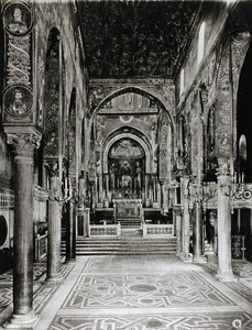 Innenansicht des Kirchenschiffs von Sicilian School