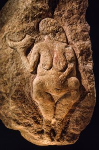 Die Venus von Laussel, Schnitzerei einer schwangeren Frau, etwa 25.000 Jahre alt