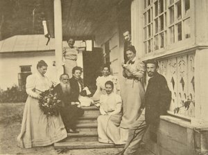 Russischer Autor Leo Tolstoi mit Familie am Geburtstag seiner Frau, Russland, 1900er Jahre von Sophia Andreevna Tolstaya