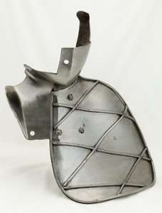 Verstärkter Bevor mit Tjostschild, ca. 1560