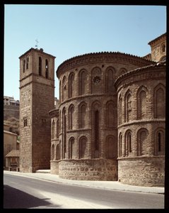 Mudejar-Kunst: Ansicht der Apsis der Kirche Santiago de Arrabal, 13. Jahrhundert Toledo, Spanien von Spanish School