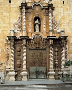 Detail der Fassade der Kirche San Bartolome, Benicarlo, Spanien, erbaut im 18. Jahrhundert (Foto) von Spanish School